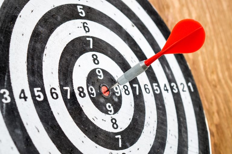 dart board,goals,hitting target
